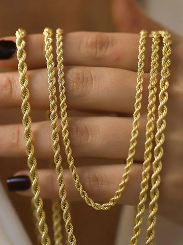 Minimalist Golden Twisted Necklace
